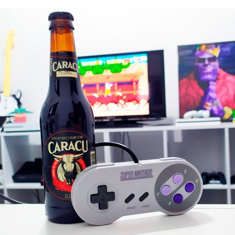 Provando a Cerveja Caracu e jogando Sunset Riders no Super Nintendo