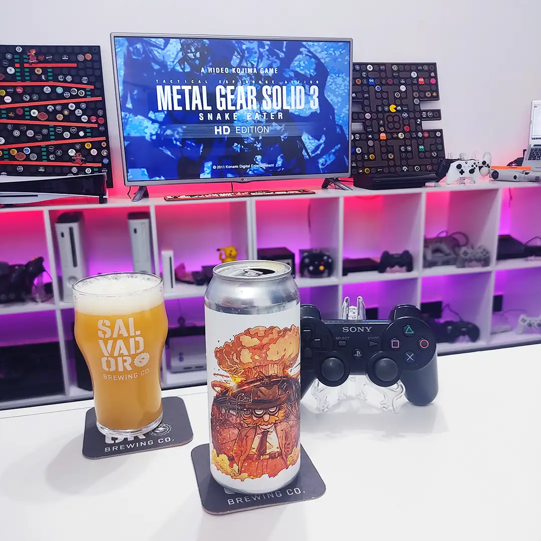 Trinity, uma Double NE IPA, do Clube da Salvador, com Metal Gear Solid 3: Snake Eater