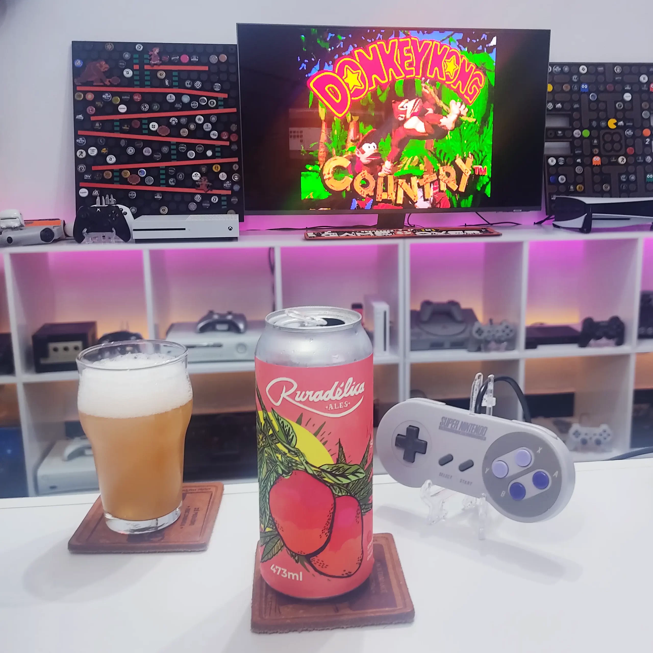 Manga Rosa uma NEIPA com manga da Ruradélica com Donkey Kong Country no SNES