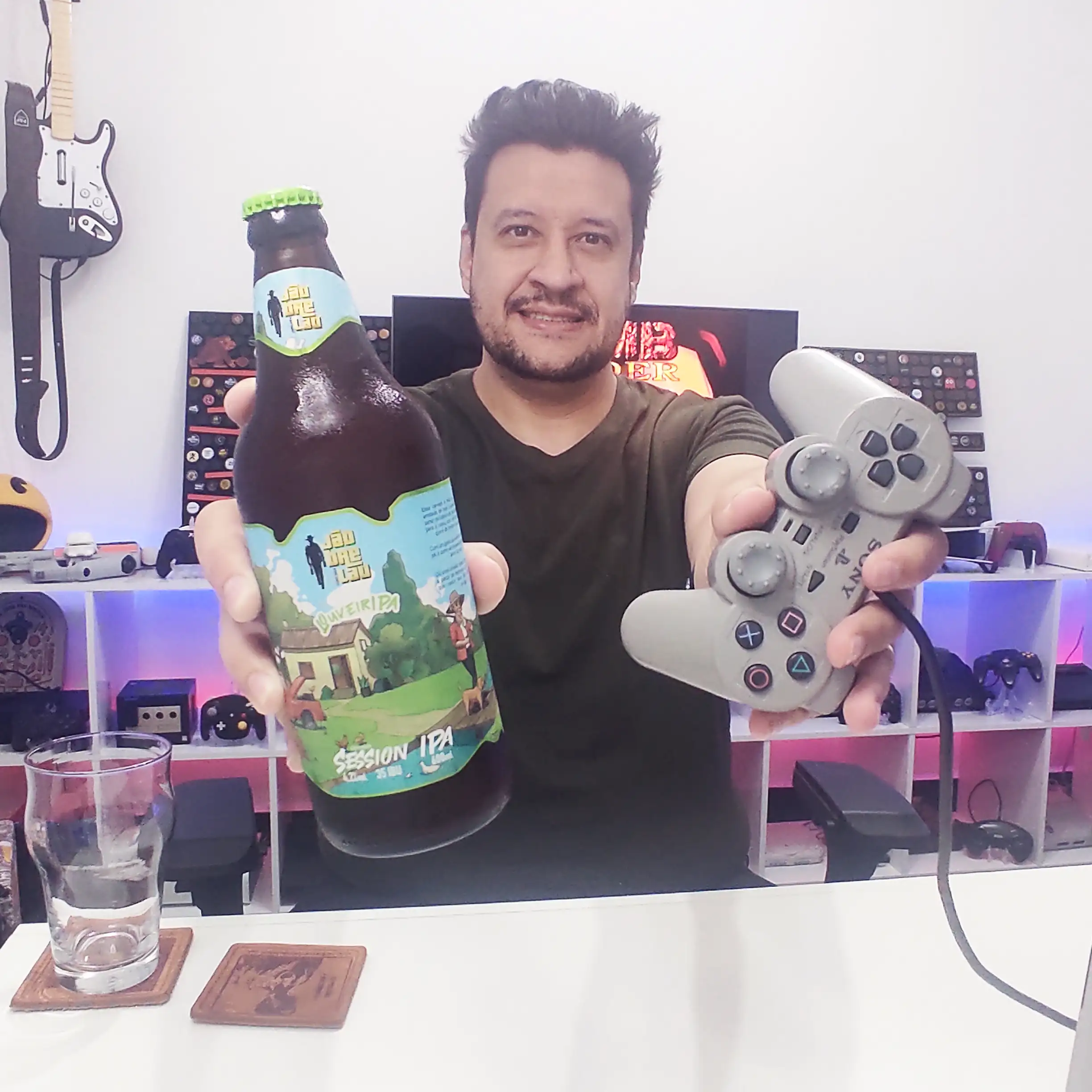 A LouveirIPA da Cervejaria Jãobrelão com Tomb Raider no Playstation