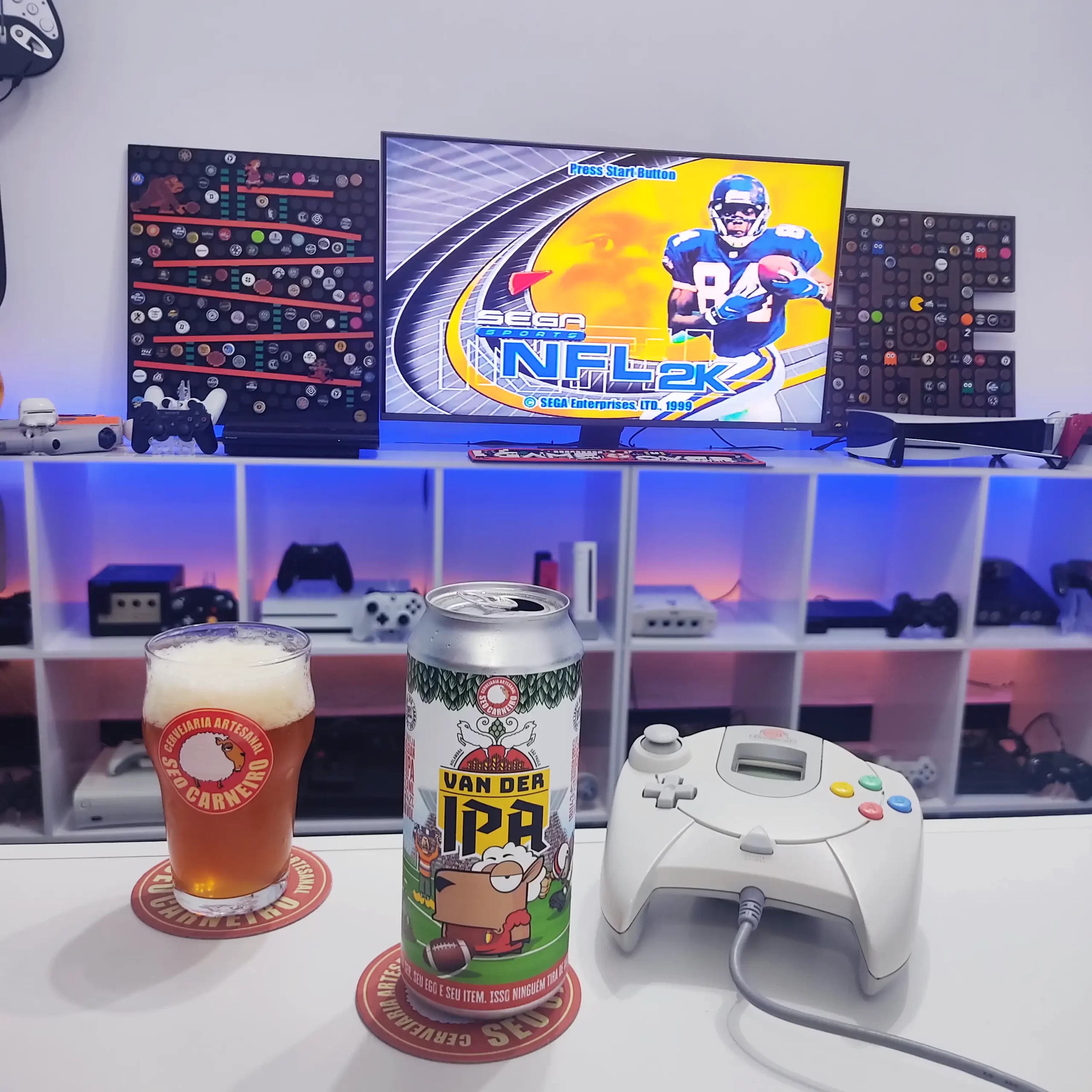 NFL 2k no Dreamcast, com a Session Belgian IPA da Cervejaria Seo Carneiro