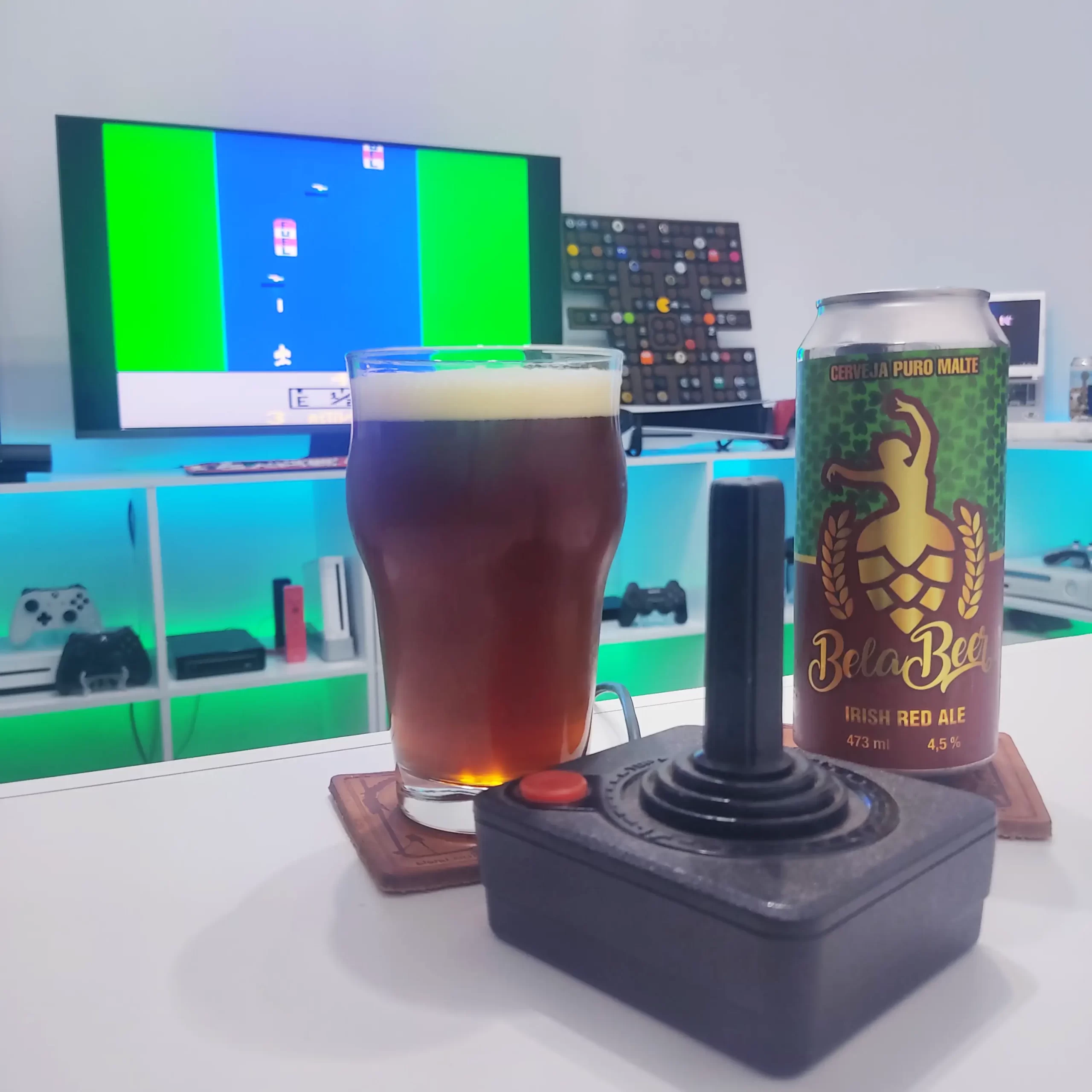 A Irish Red Ale da Bela Beer com o clássico de Atari 2600, River Raid