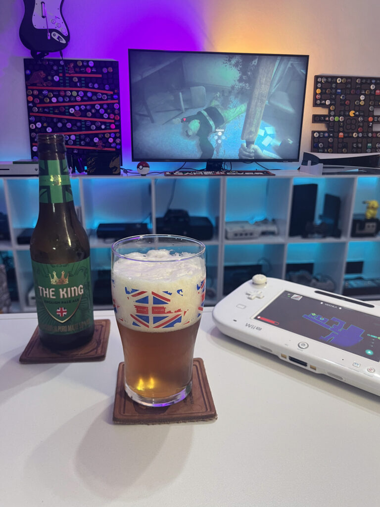 Cerveja The King da Caixa da Alegria ao lado de ZombiU