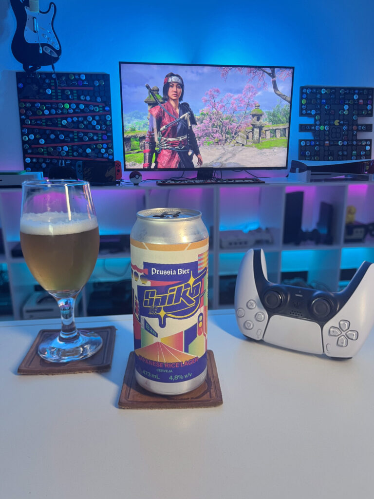 Cerveja Saiko da Prussia Bier ao lado de Assassin's Creed Shadows