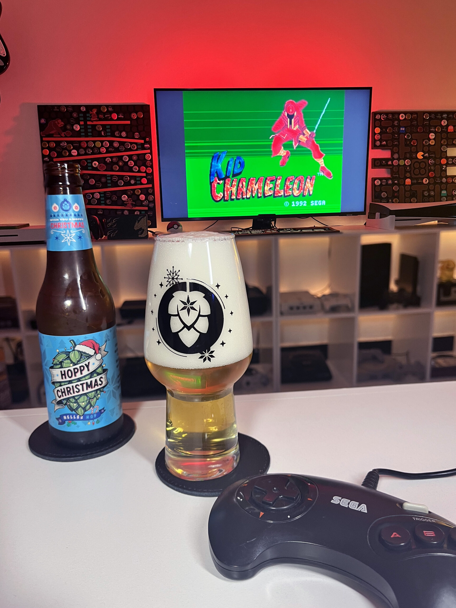 Kid Chameleon no Mega Drive com a Helles Hop da Caixa da Alegria