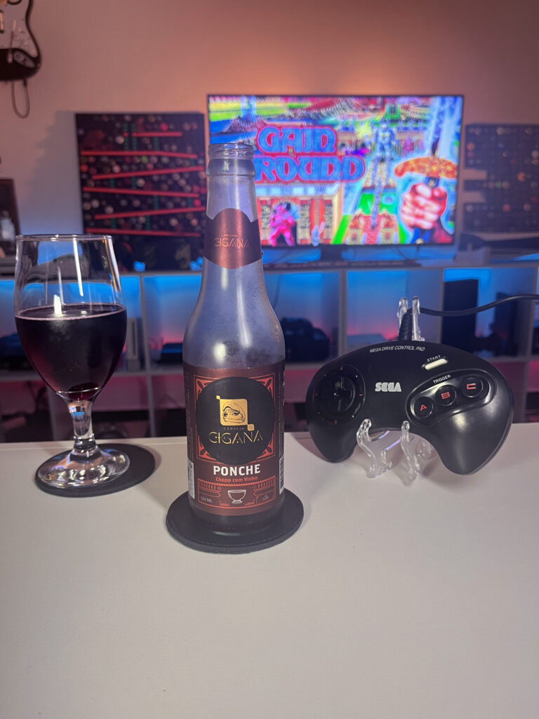 Cerveja rubi Chopp com vinho ao lado de Gain Ground no Mega Drive em clima de estratégia.