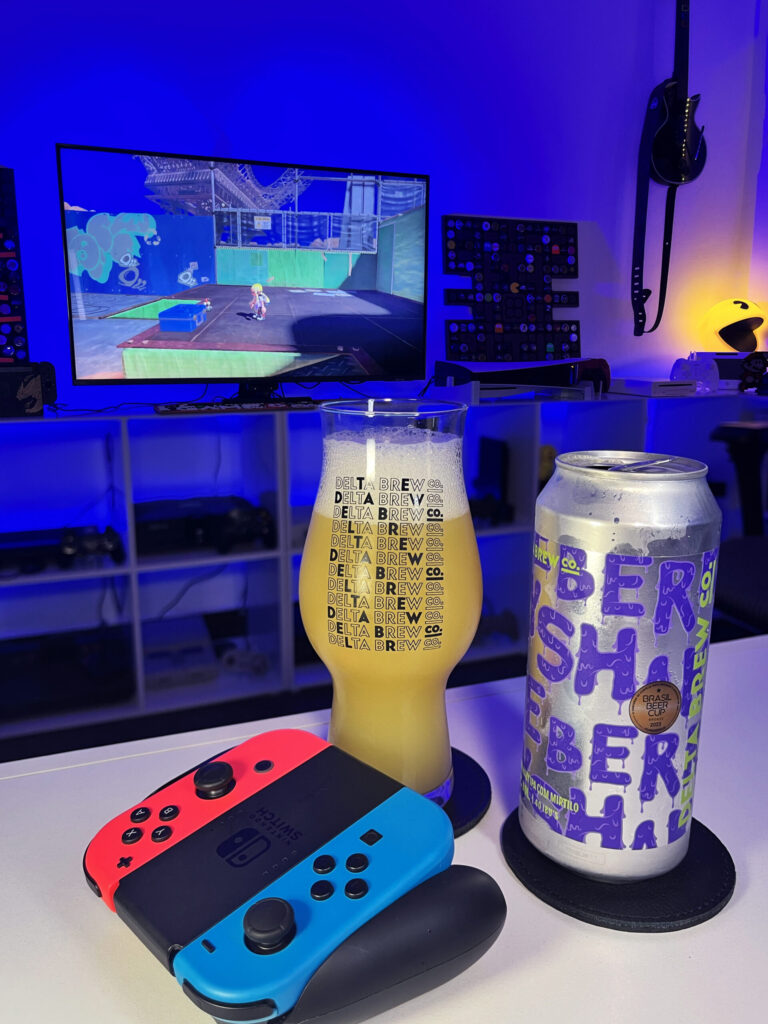 Cerveja Double Hazy IPA amarelo palha ao lado de Splatoon 3 no Nintendo Switch em clima de tinta colorida