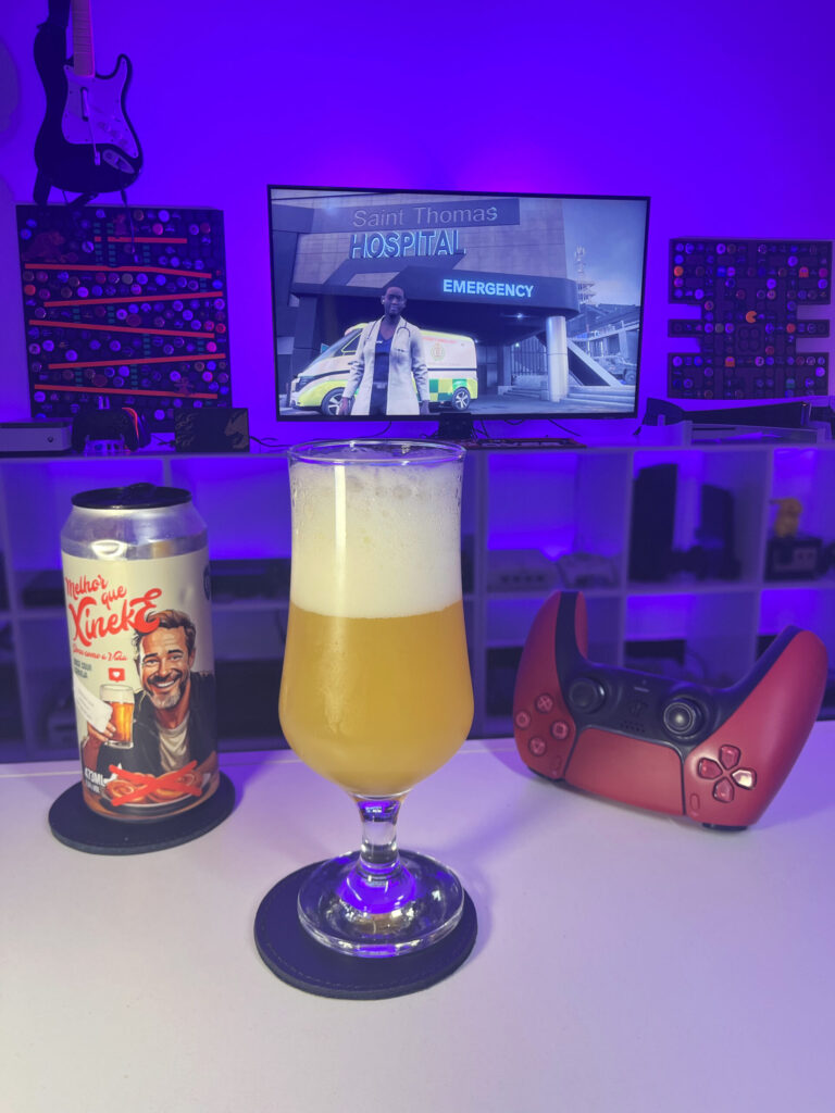 Cerveja Gose Sour amarelo palha ao lado de Watch Dogs Legion no PS5 em clima de resistência hacker