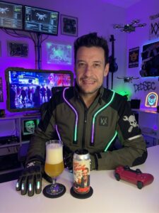 Cerveja Gose Sour amarelo palha ao lado de Watch Dogs Legion no PS5 em clima de resistência hacker