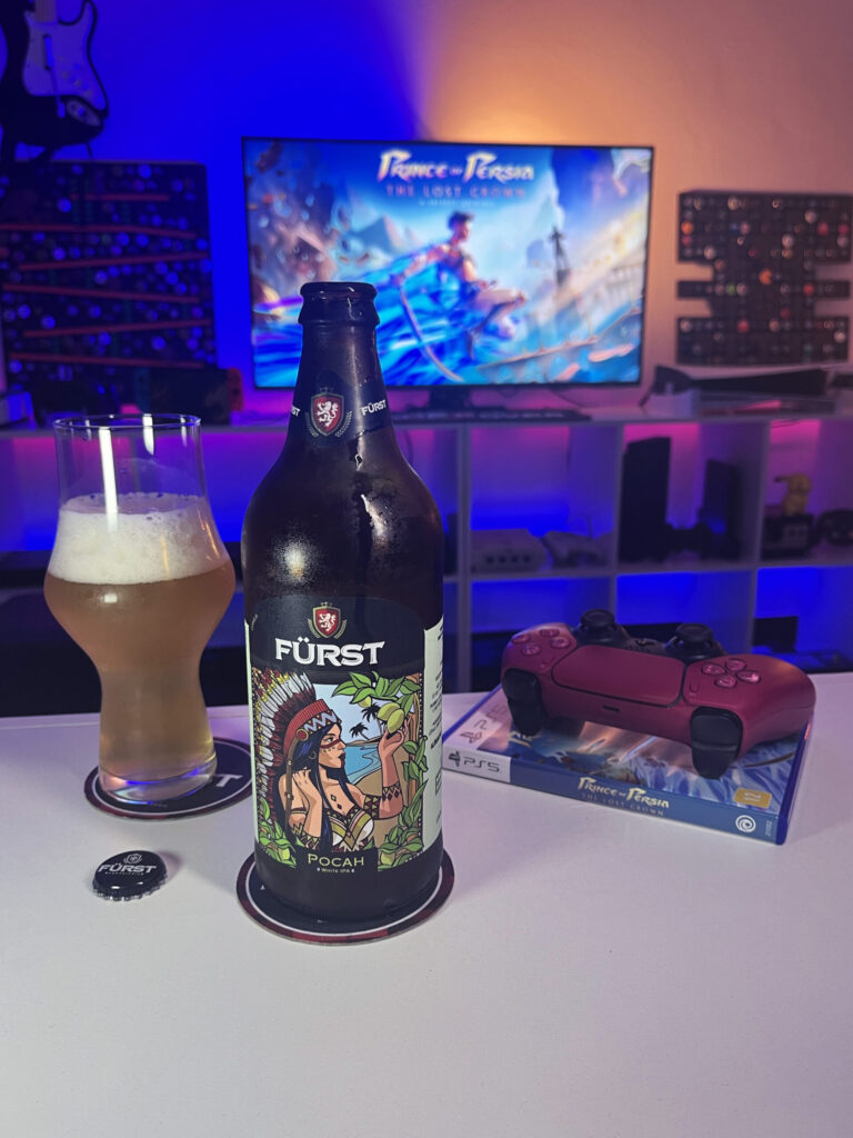 Cerveja White IPA amarelo claro ao lado de Prince of Persia The Lost Crown no PS5 em clima de resgate acrobático.