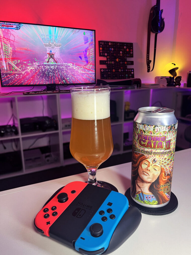 Cerveja West Coast Double IPA amarela ao lado de Valfaris no Nintendo Switch em clima de inferno sci-fi heavy metal.