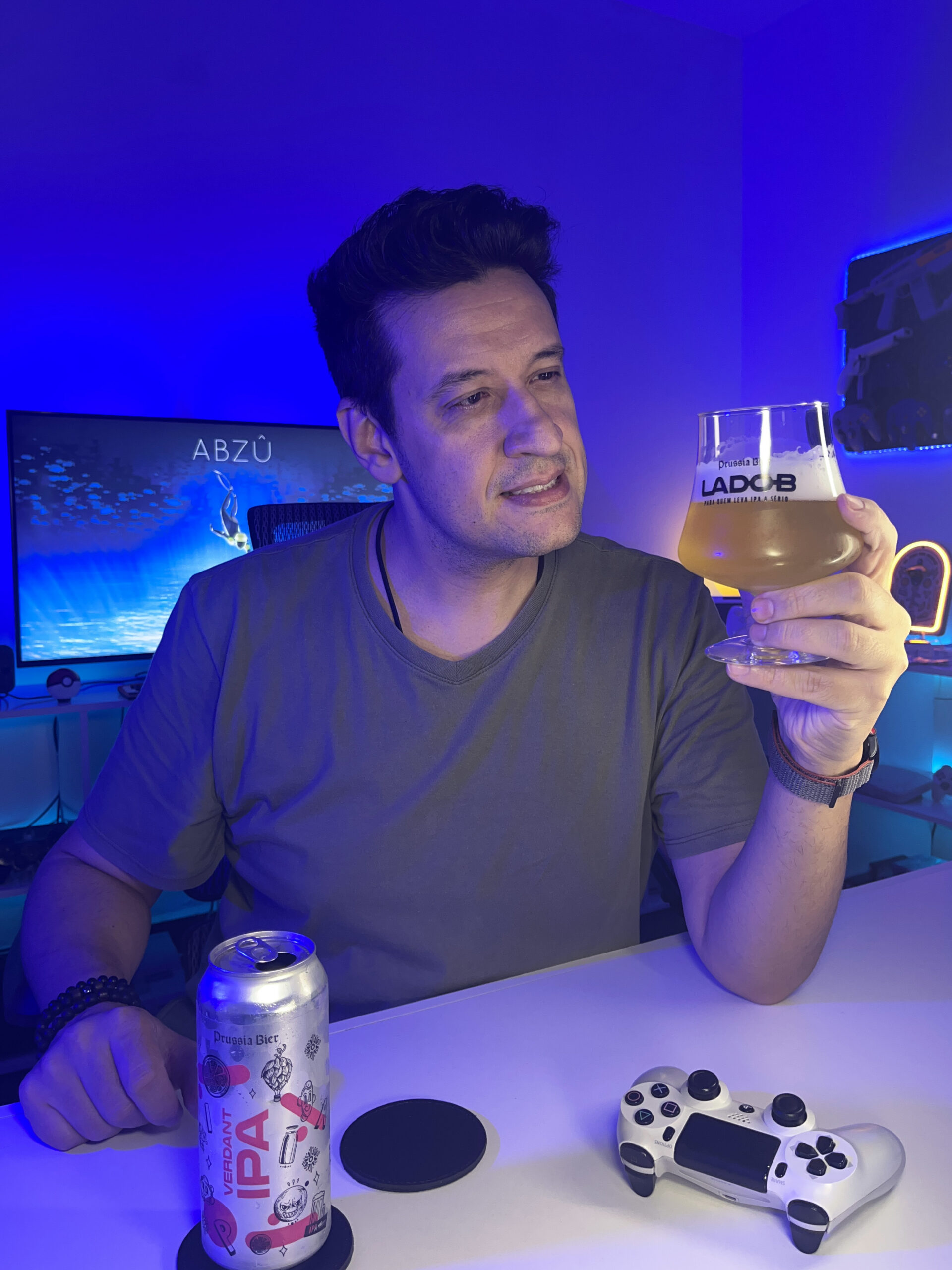 Abzû no PlayStation 4 com a IPA Verdante da Prussia Bier