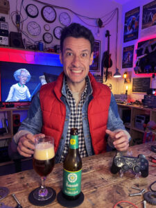 Cerveja Belgian Dubbel marrom com nuances vermelhas ao lado de De Volta para o Futuro The Game no PS3 em clima de viagem no tempo.