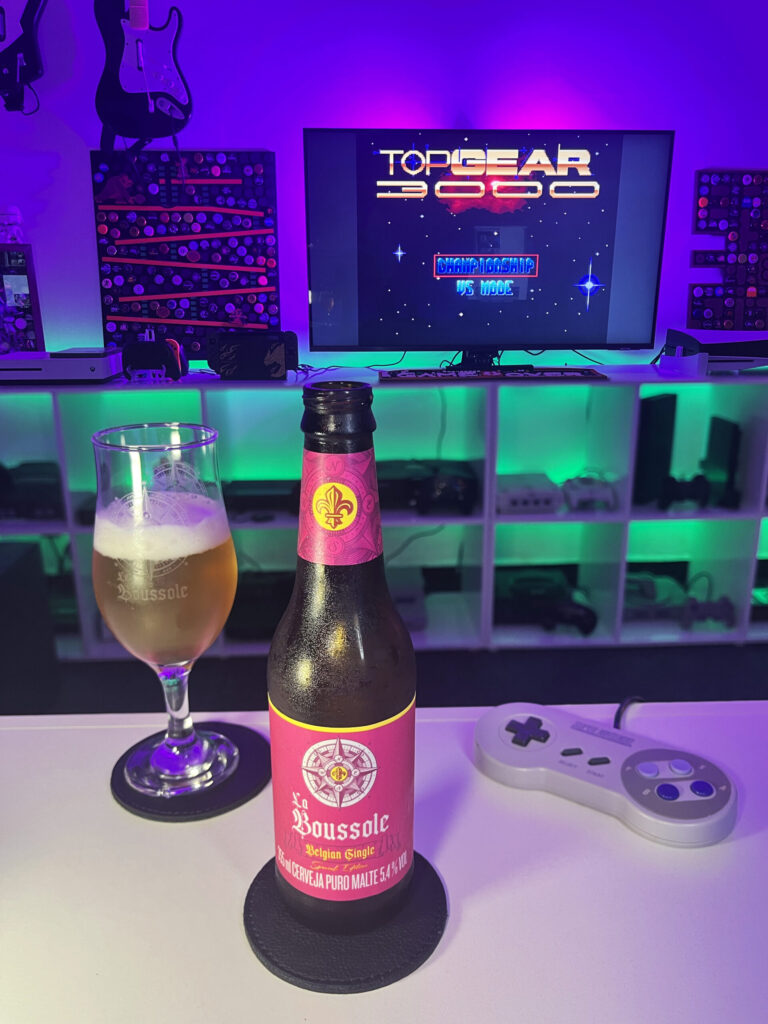 Cerveja Belgian Single ao lado de Top Gear 3000 no Super Nintendo.