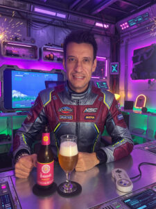 Cerveja Belgian Single dourado claro ao lado de Top Gear 3000 no Super Nintendo em clima de corrida futurista.