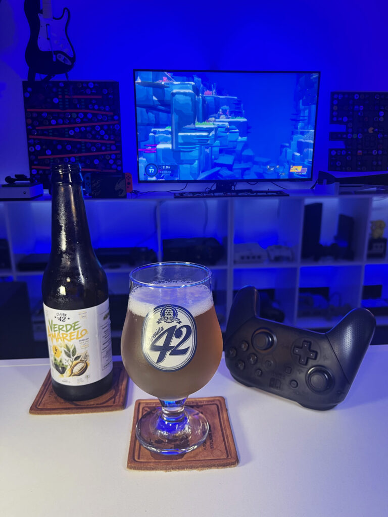 Wild Ale Verde Amarelo do Clube da 42 ao lado de Dave the Diver no Nintendo Switch.
