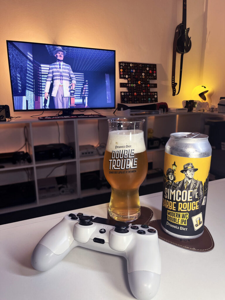 West Coast Double IPA da Prussia Bier ao lado de L.A. Noire no PlayStation 4.