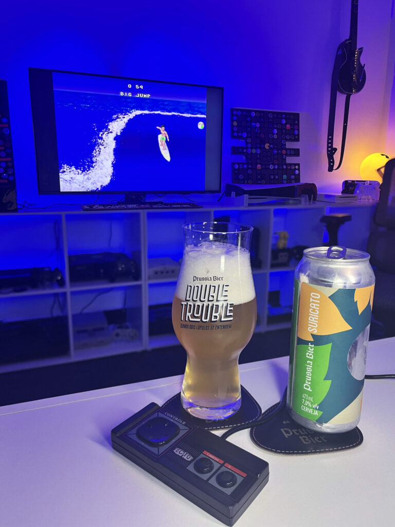 Acapulco Dreams, Terpene West Coast IPA, ao lado de California Games no Master System 3.