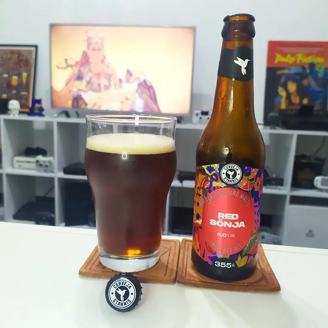 Red Sönja da Cervejaria Stannis com Aloy da série Horizon