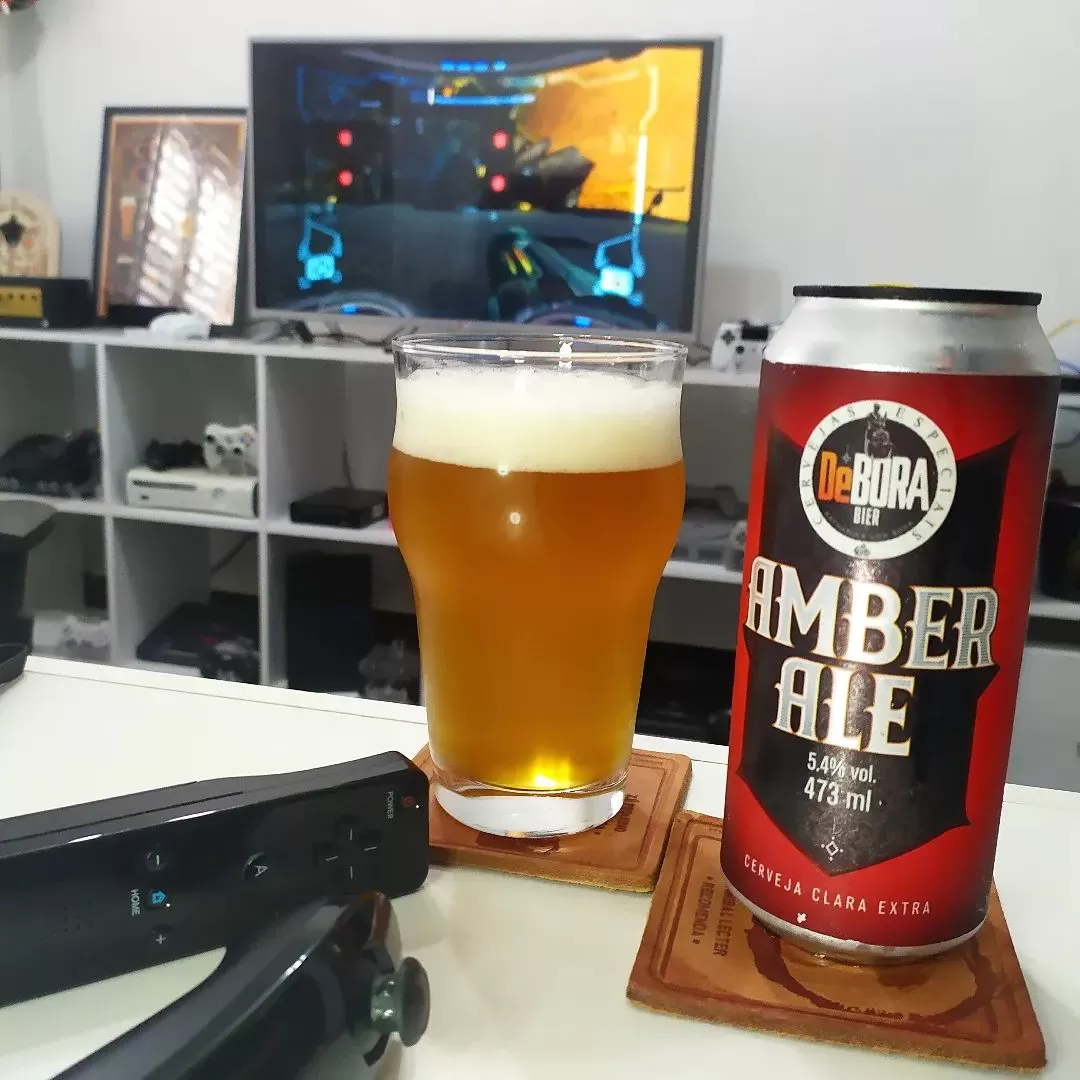 Bora Bier da Bodebrown com Samus Aran da série Metroid