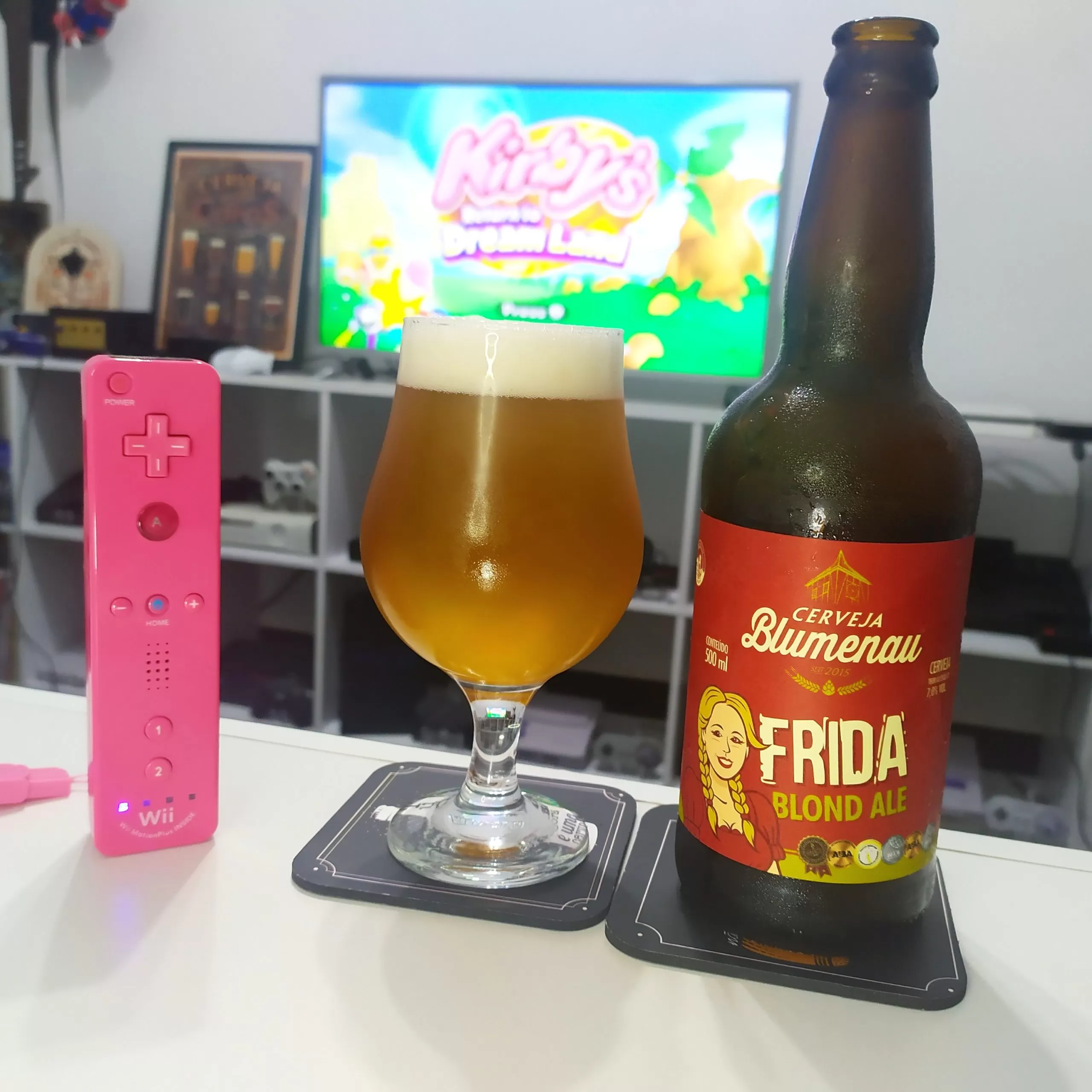 Kirby's Return to Dream Land com a Blond Ale da Cervejaria Blumenau