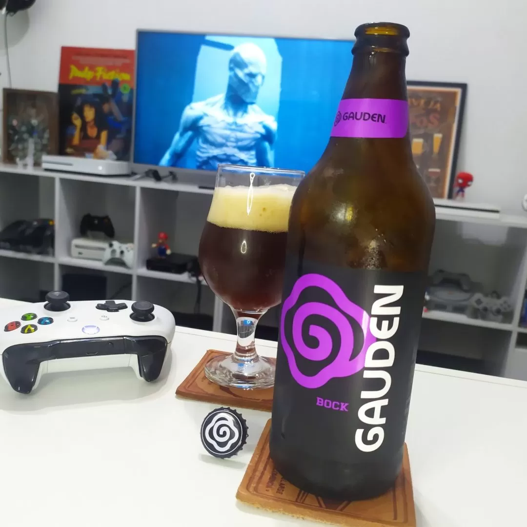 A cerveja Bock da Gauden com o enigmático Mortal Shell, início do jogo.