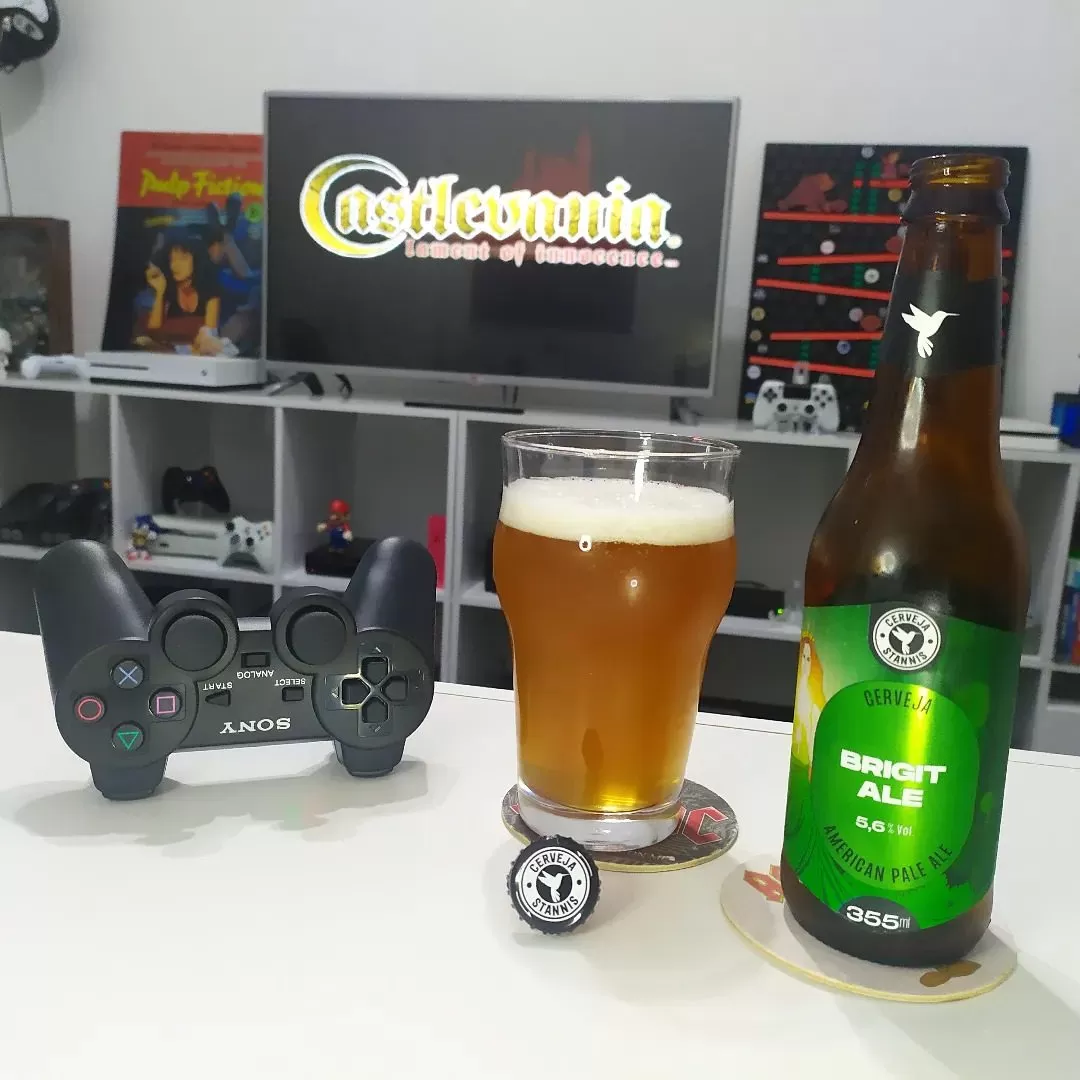 Provando a Brigit Ale da Cervejaria Stannis com Castlevania Lament of Innocence