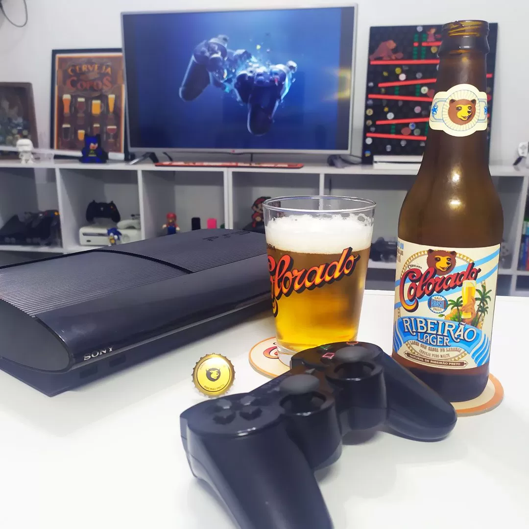 Meu novo Playstation 3, comemorando com a Ribeirão Lager da Colorado