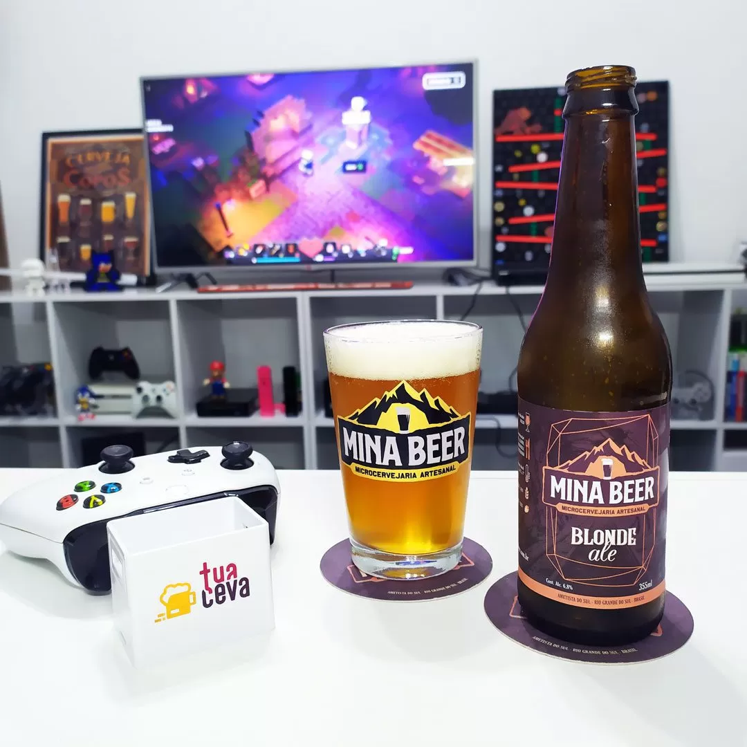 Jogando Minecraft Dungeons com a Blond Ale da Mina Beer