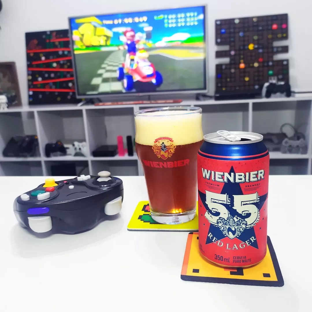 A Red Lager da Wienbier com Mario Kart Double Dash do GameCube